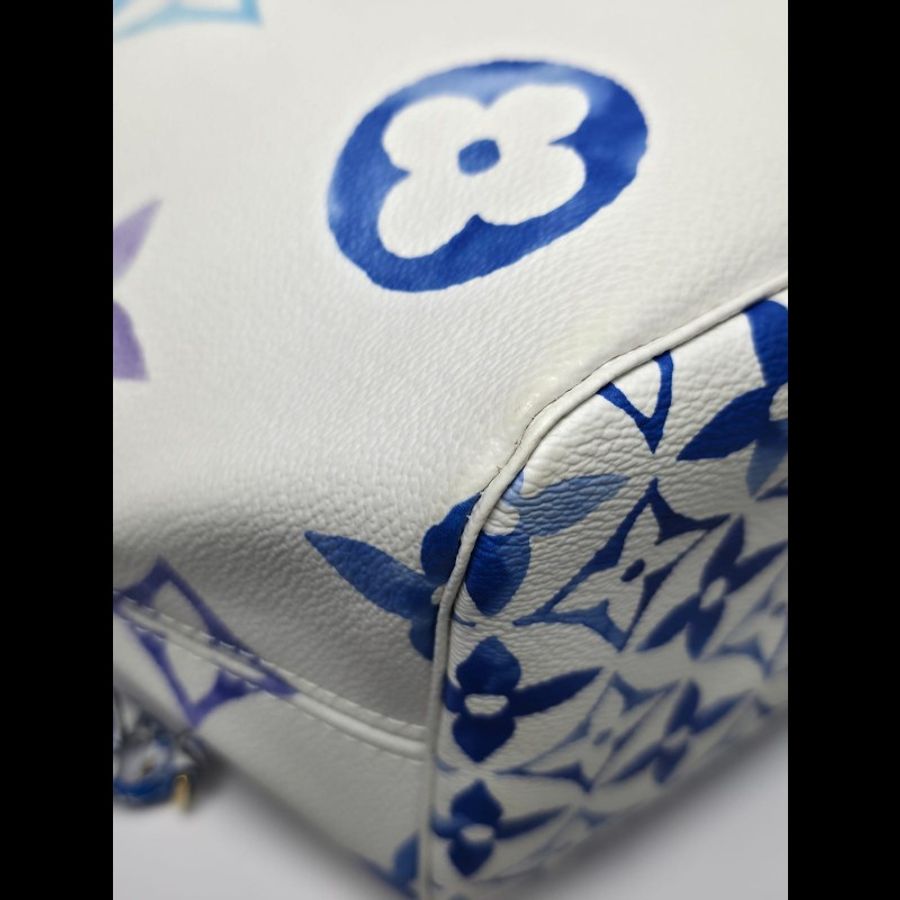 LV - Neverfull MM By The Pool-10