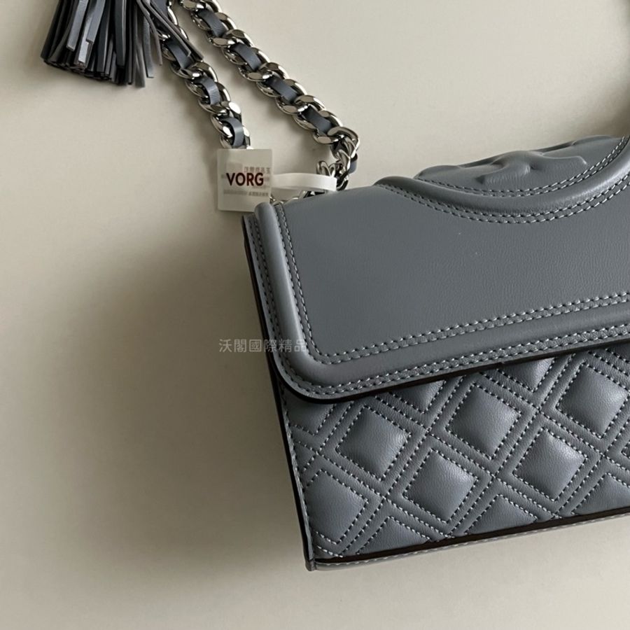 Tory Burch 鏈條流蘇斜背包 (霧霾灰藍)-12