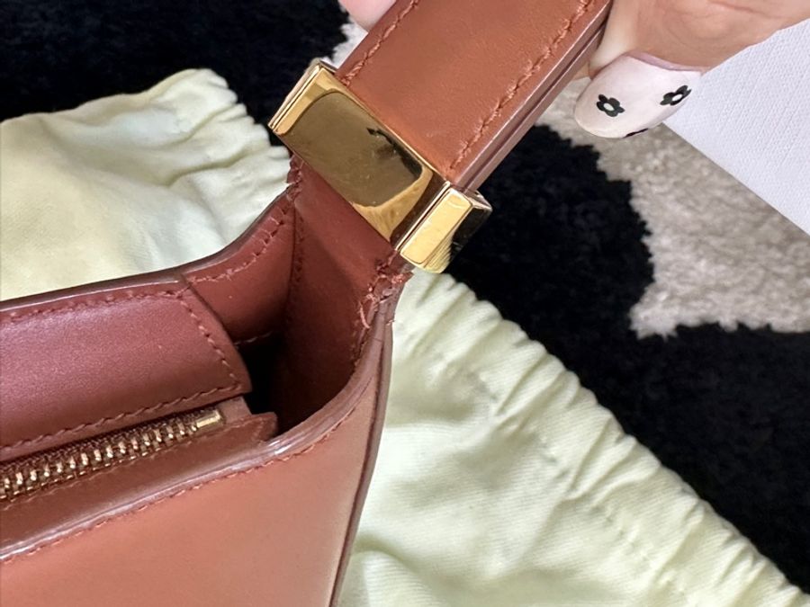 Burberry TB Logo 棕色腋下包-19