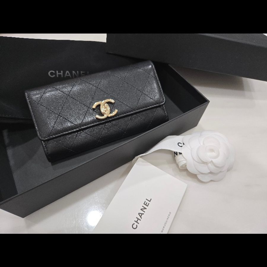 Chanel 經典轉釦 實用款中夾-0