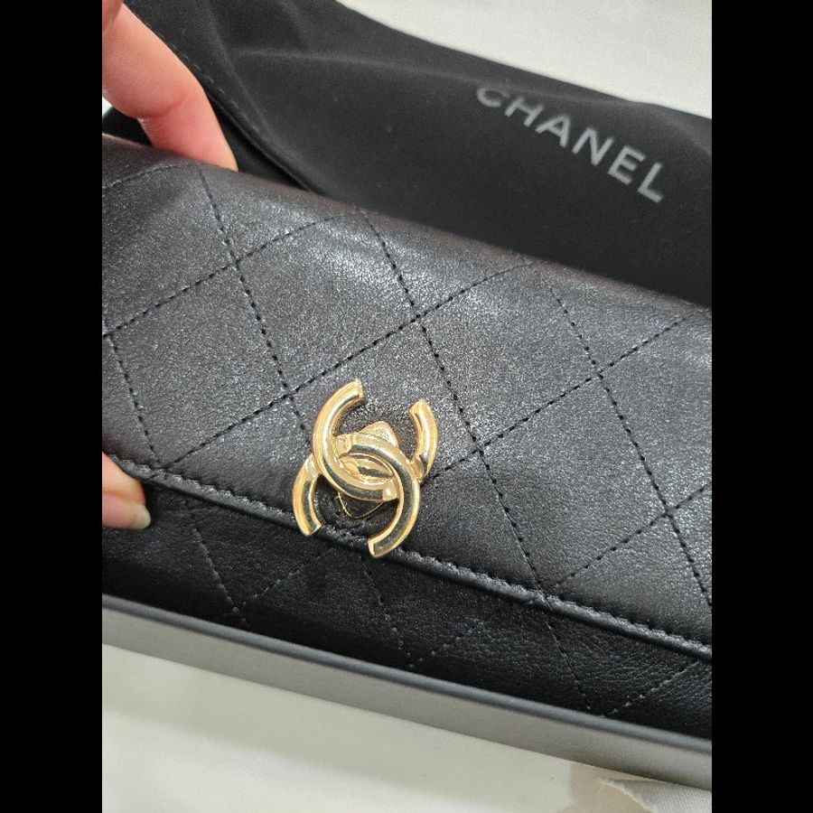 Chanel 經典轉釦 實用款中夾-10