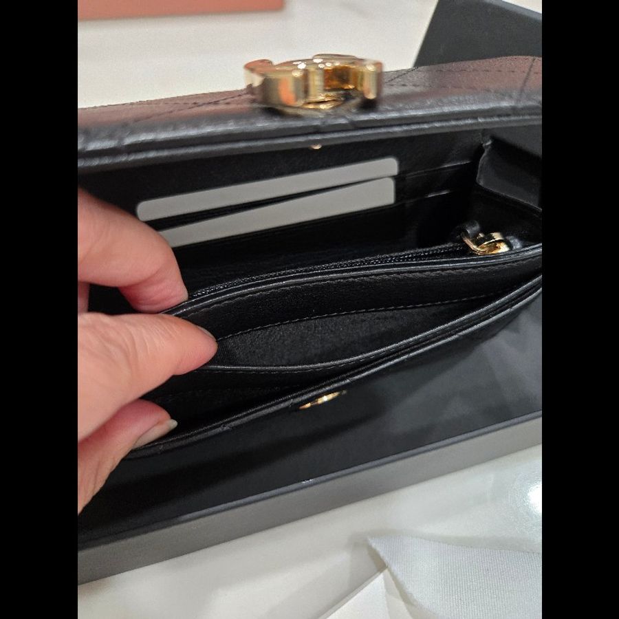 Chanel 經典轉釦 實用款中夾-24