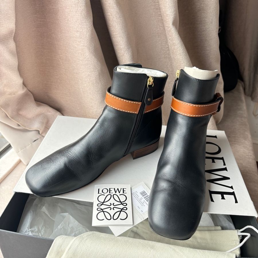 【LOEWE Gate Boot 25】黑色羊皮短靴 40號｜真皮方頭｜二手良好 柔軟好穿 經典配色 附完整配件-0