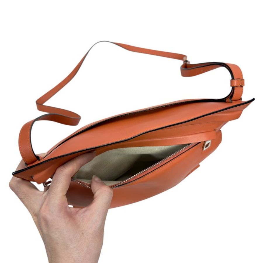 LOEWE 斜揹袋-17