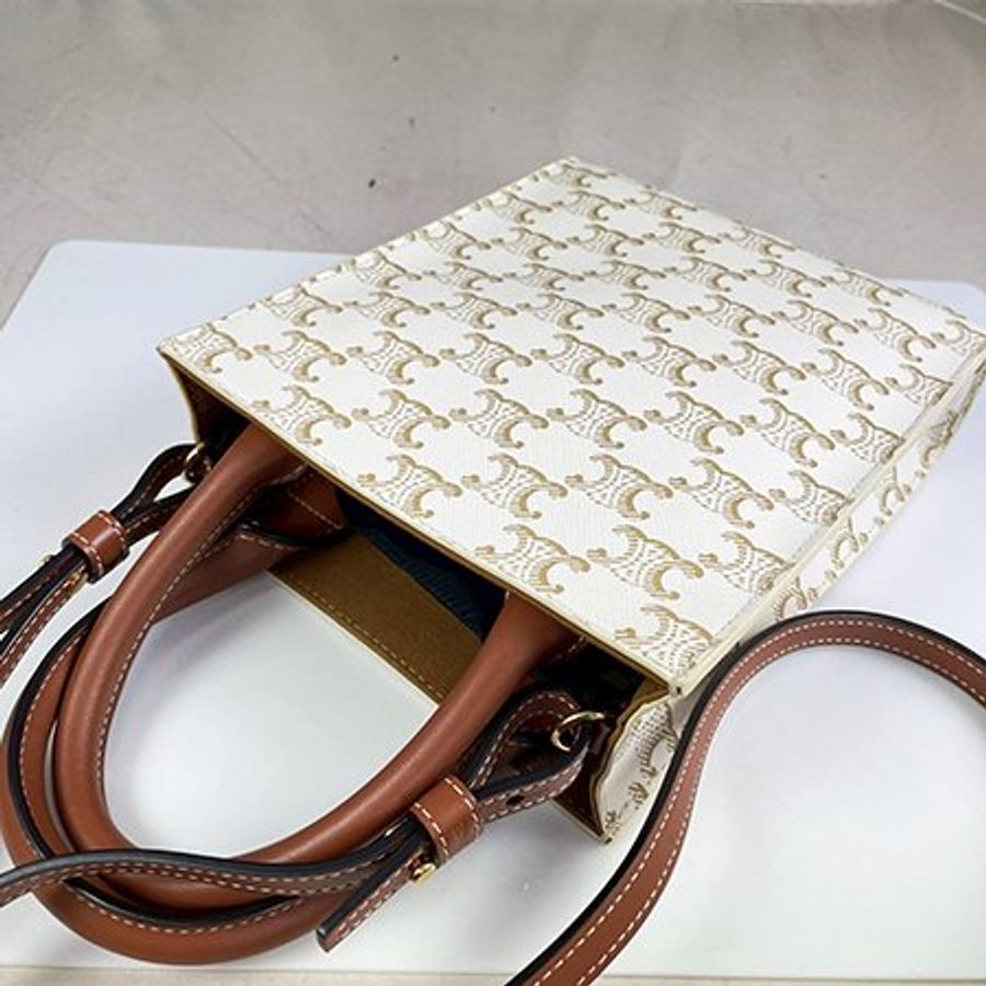 *奢華大道國際精品*【CE125】CELINE白色 Triomphe 帆布MINI 直立琴譜兩用包-3