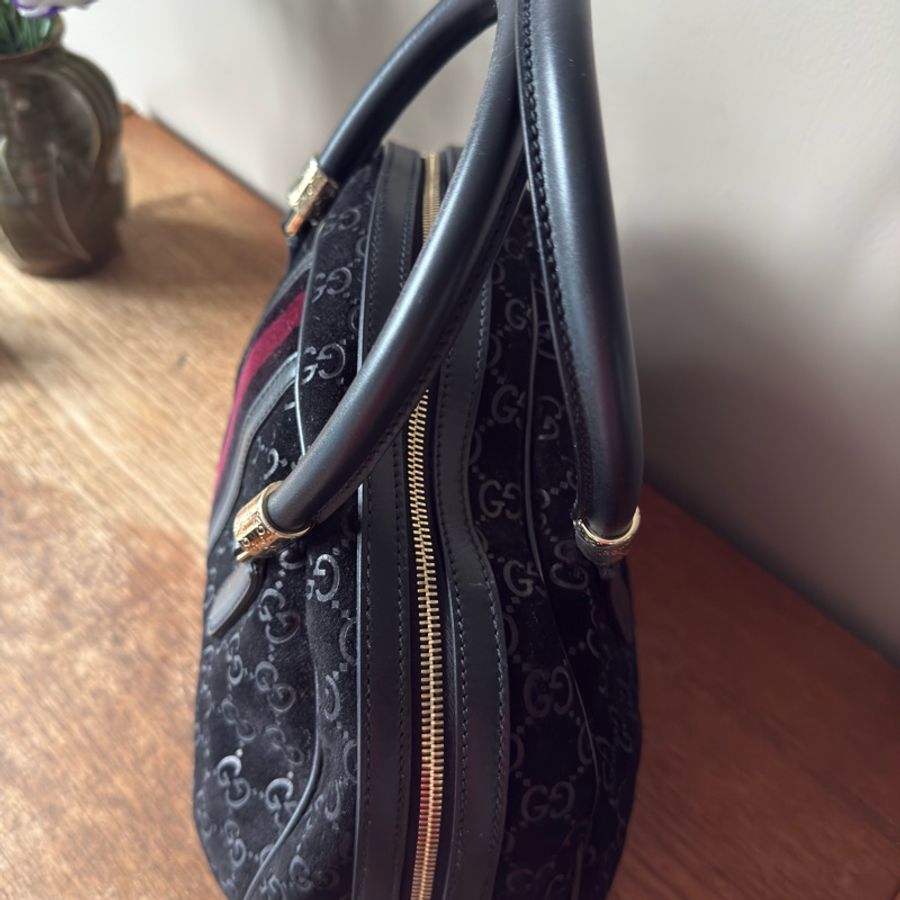 GUCCI 經典黑色麂皮保齡球包/波士頓包-17