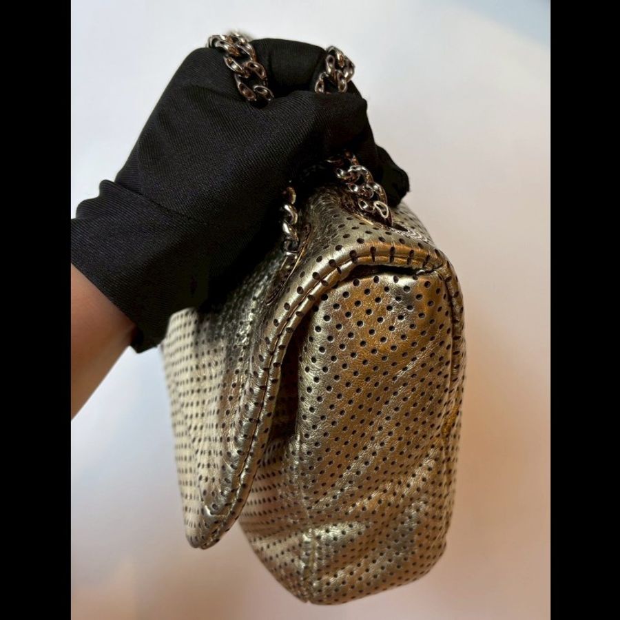 Chanel 銀鍊金色洞洞皮革方釦口蓋包 2.55-16