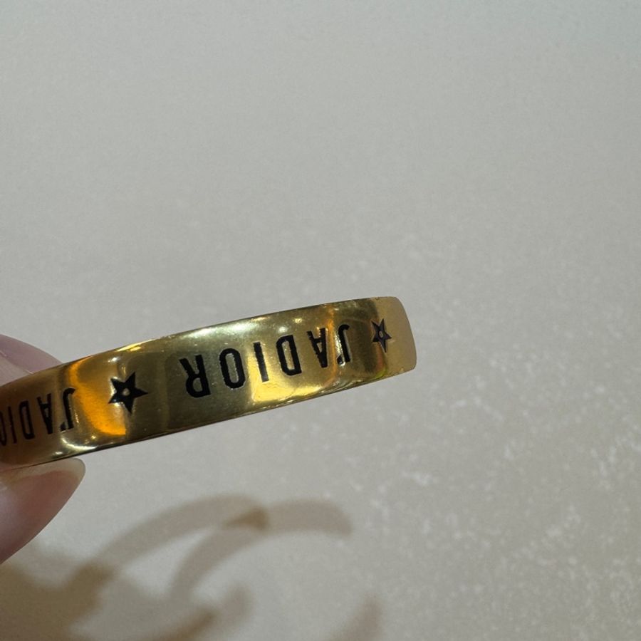 DIOR金色JADIOR字樣細版手環-8