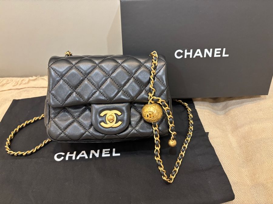 Chanel 羊皮金球方胖(17公分)黑金 晶片款-0