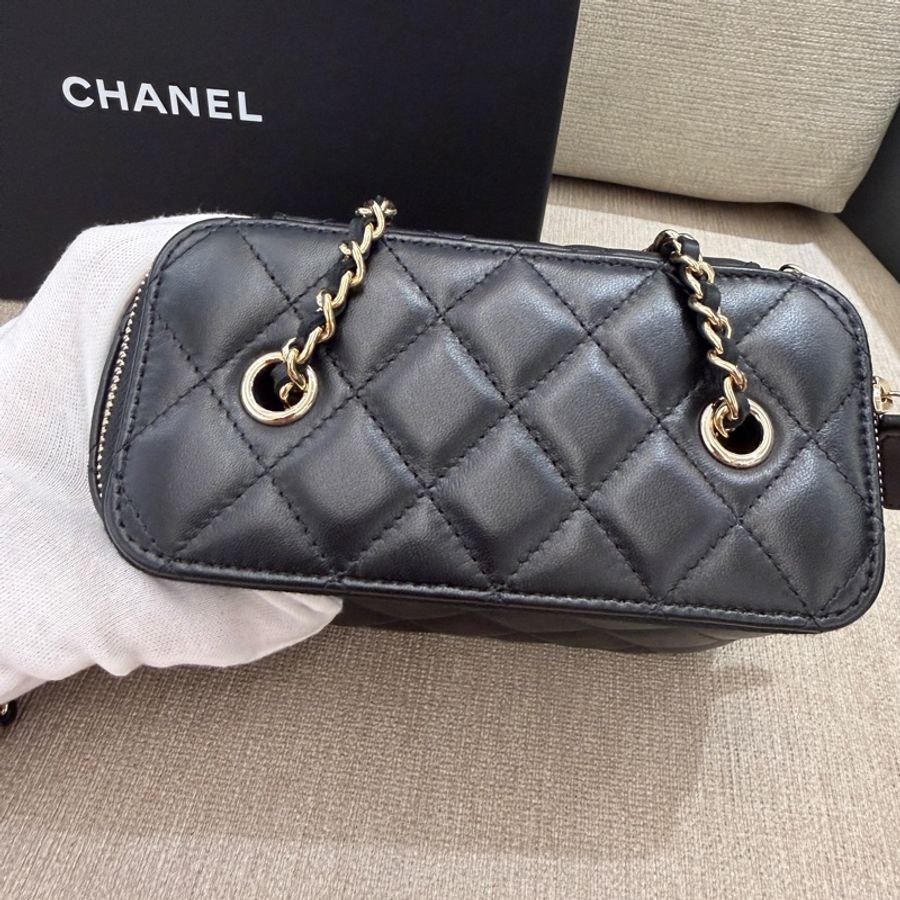 Chanel 黑金羊皮化妝盒子斜背包-3