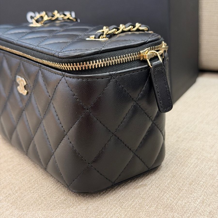 Chanel 黑金羊皮化妝盒子斜背包-6