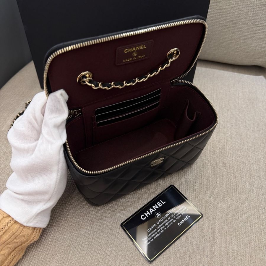 Chanel 黑金羊皮化妝盒子斜背包-8
