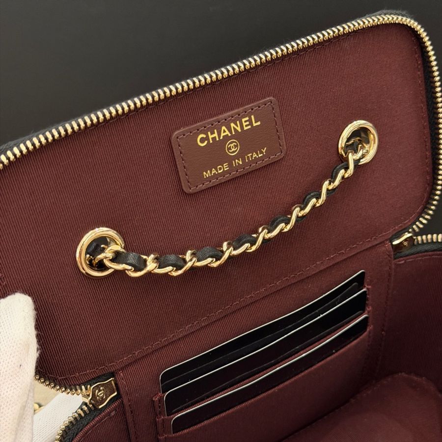 Chanel 黑金羊皮化妝盒子斜背包-11