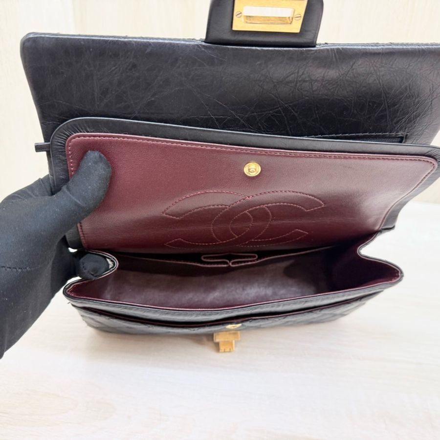 Chanel黑色復古金釦揉製牛皮2.55 24CM側背包A37586-11