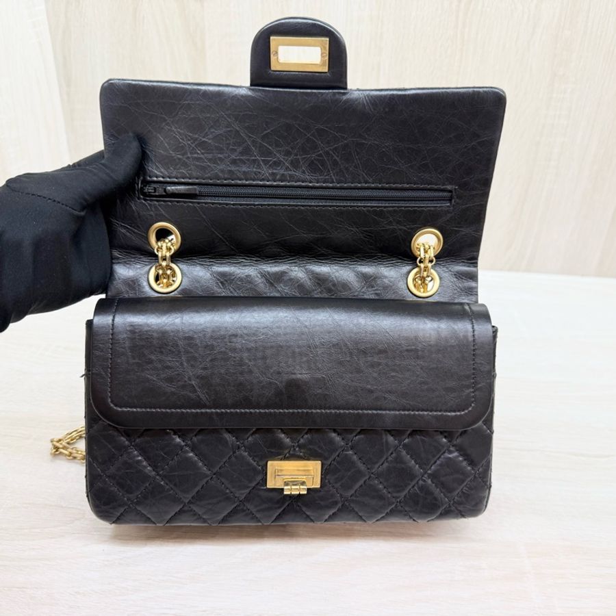 Chanel黑色復古金釦揉製牛皮2.55 24CM側背包A37586-14