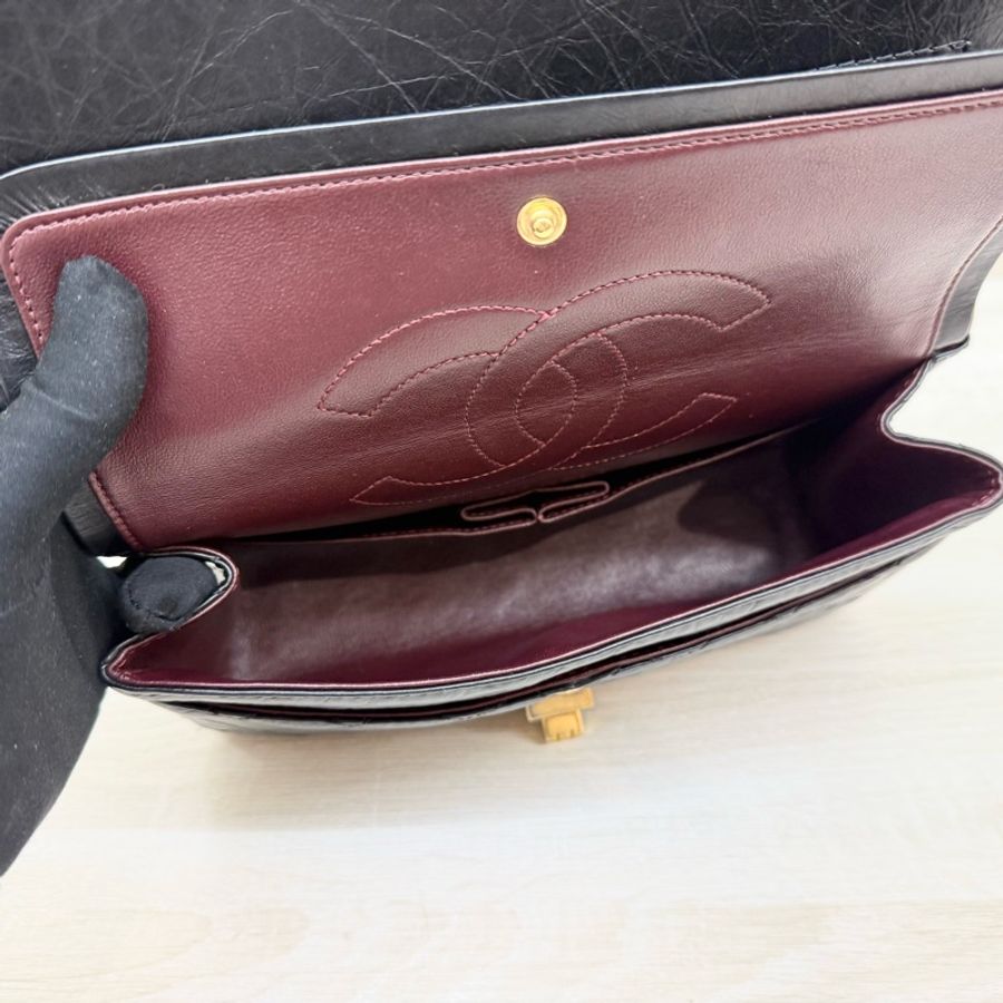 Chanel黑色復古金釦揉製牛皮2.55 24CM側背包A37586-16