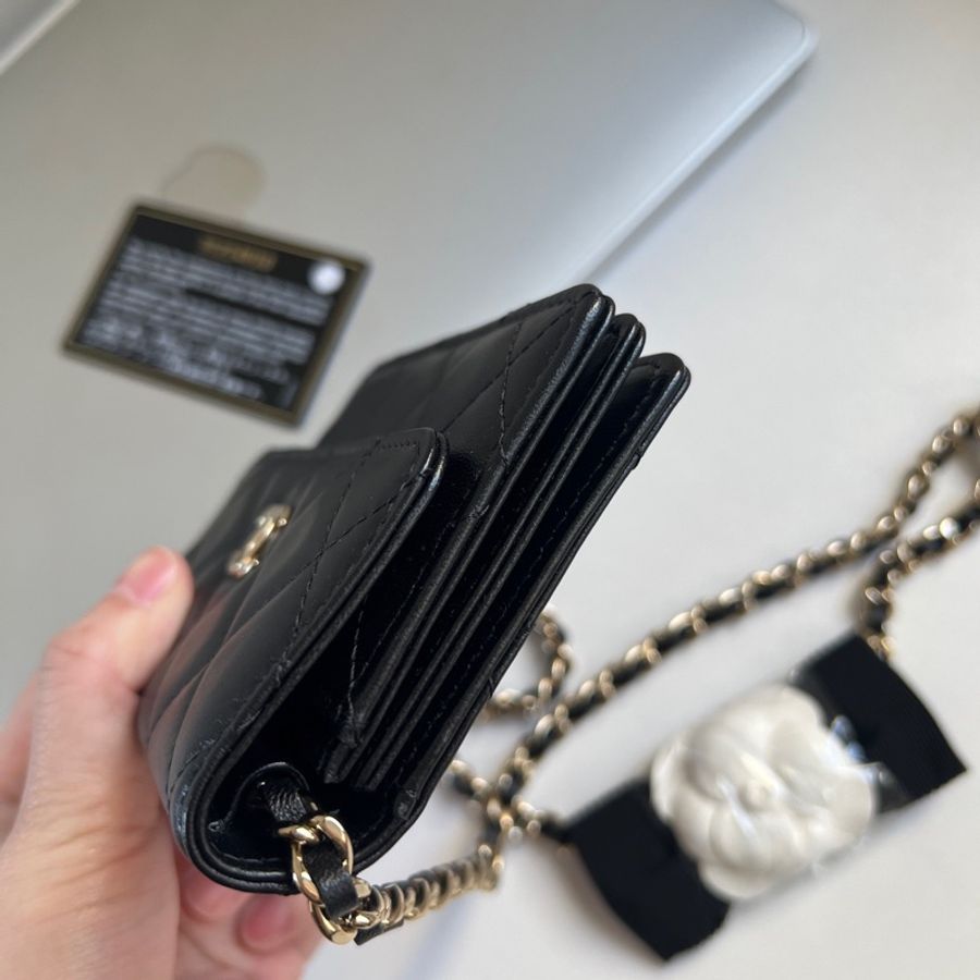 ⟢ Chanel 21s羊皮山茶花肩帶 mini woc-6