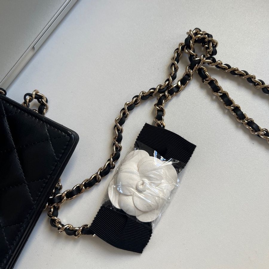 ⟢ Chanel 21s羊皮山茶花肩帶 mini woc-9