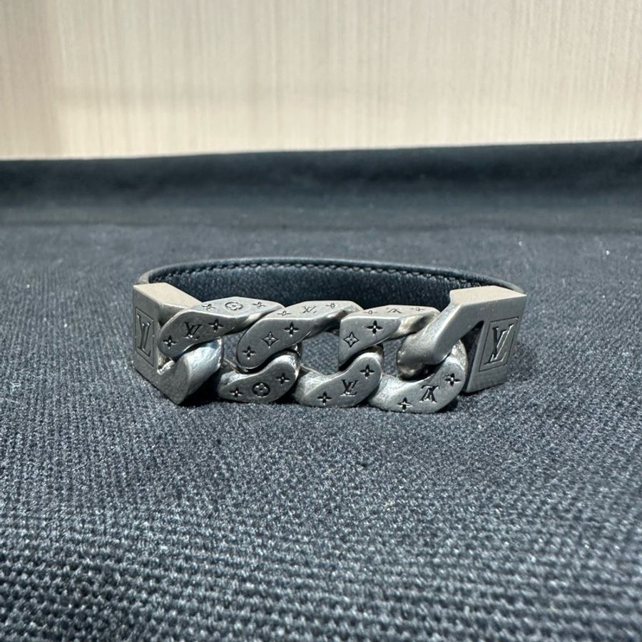 LOUIS VUITTON 路易威登 雕刻Logo 小牛皮 手环-0