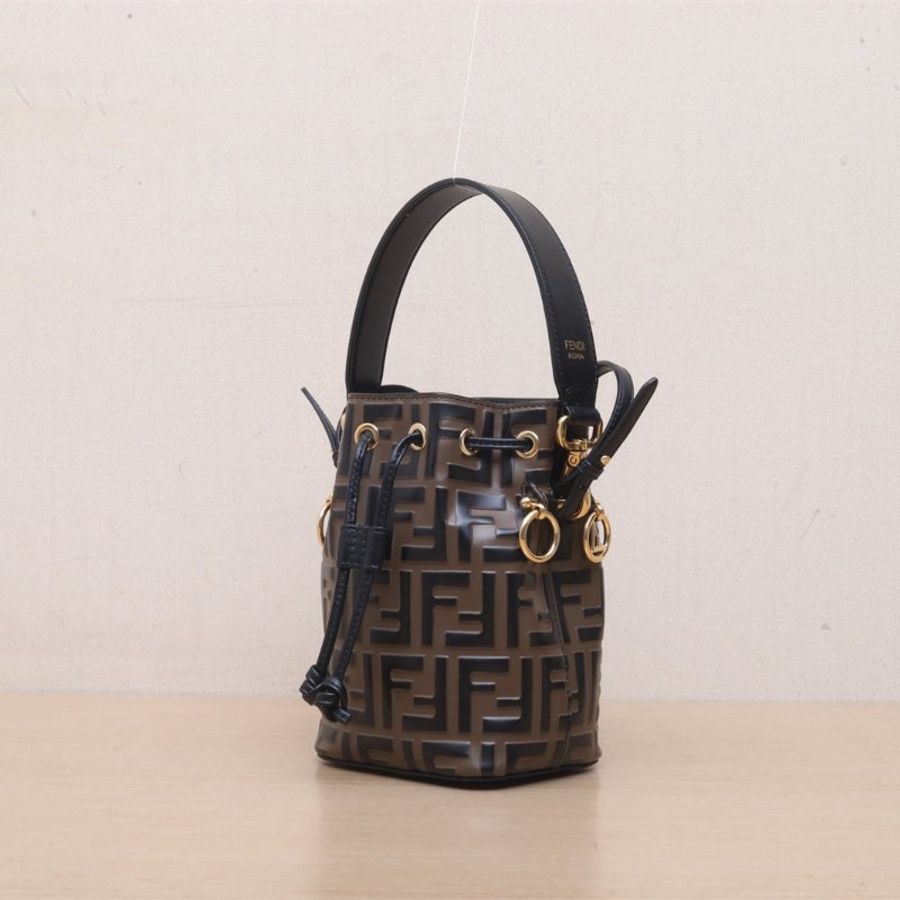 FENDI MONTRESOR迷你水桶包牛皮金扣老花肩背包-3