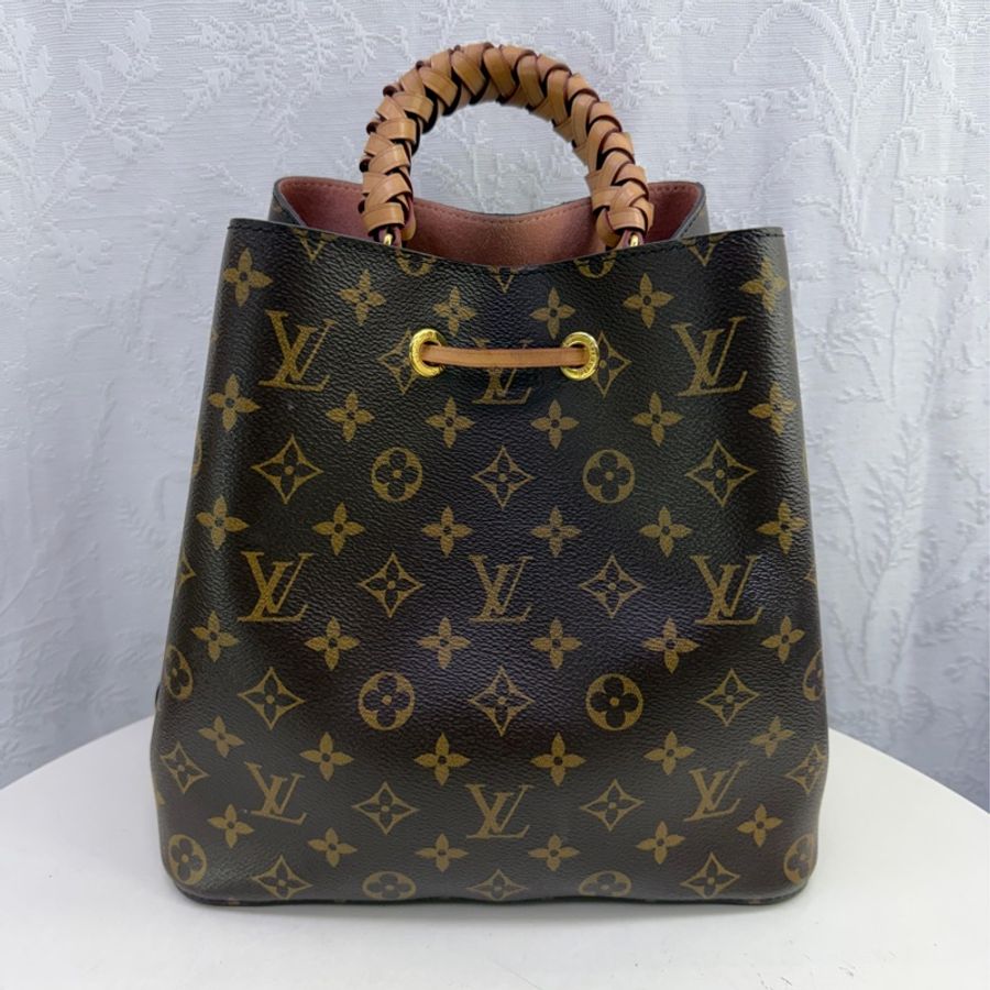 Louis Vuitton NéoNoé MM Monogram 帆布水桶包。-5