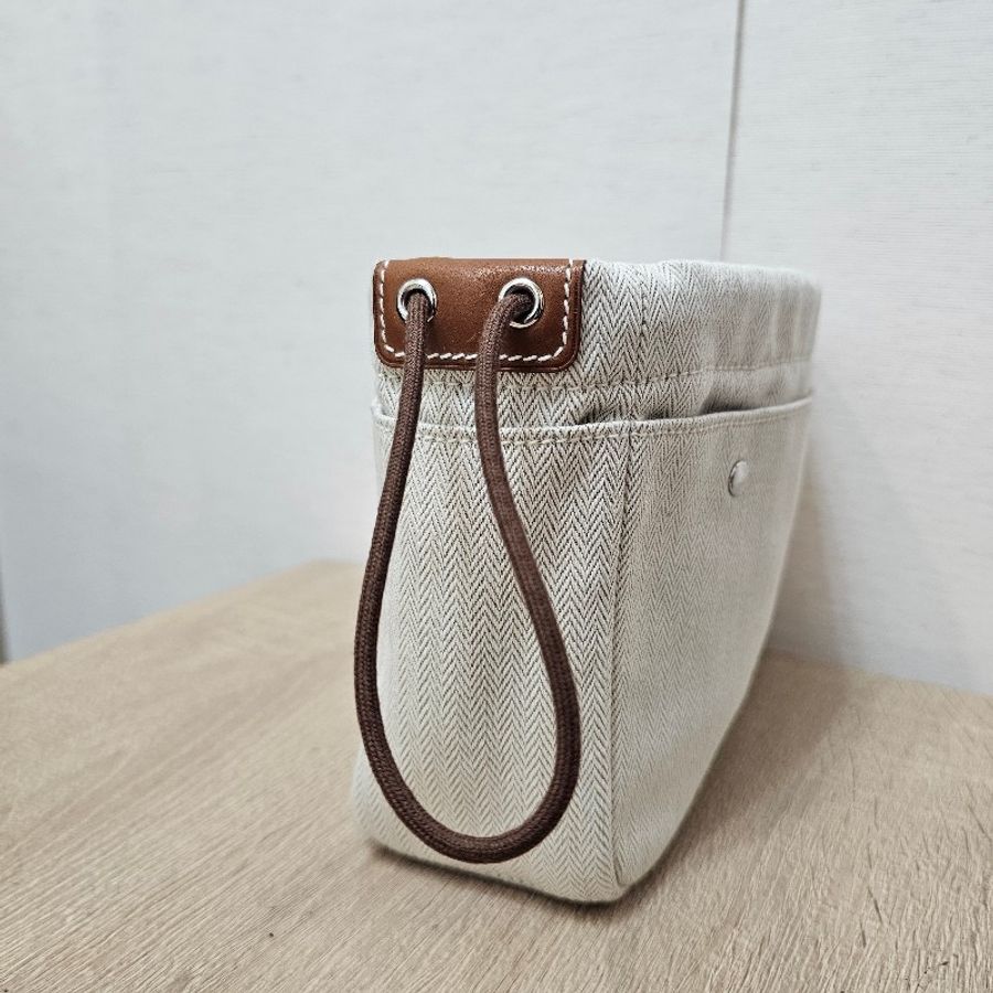 [好物出清❣️] Hermes 米白帆布Fourbi20收納化妝包-1