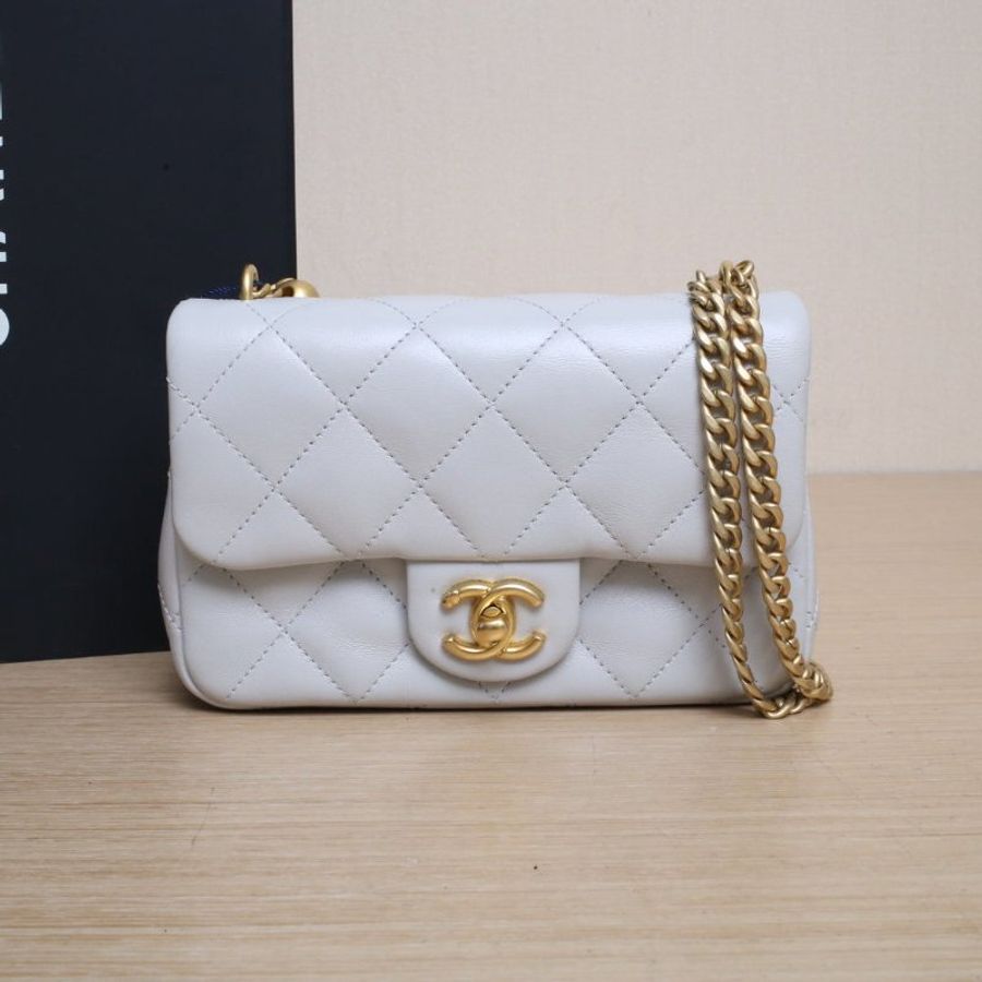 CHANEL 灰色羊皮晶片開金扣25CCF口蓋包19愛心金球肩帶肩背包-0