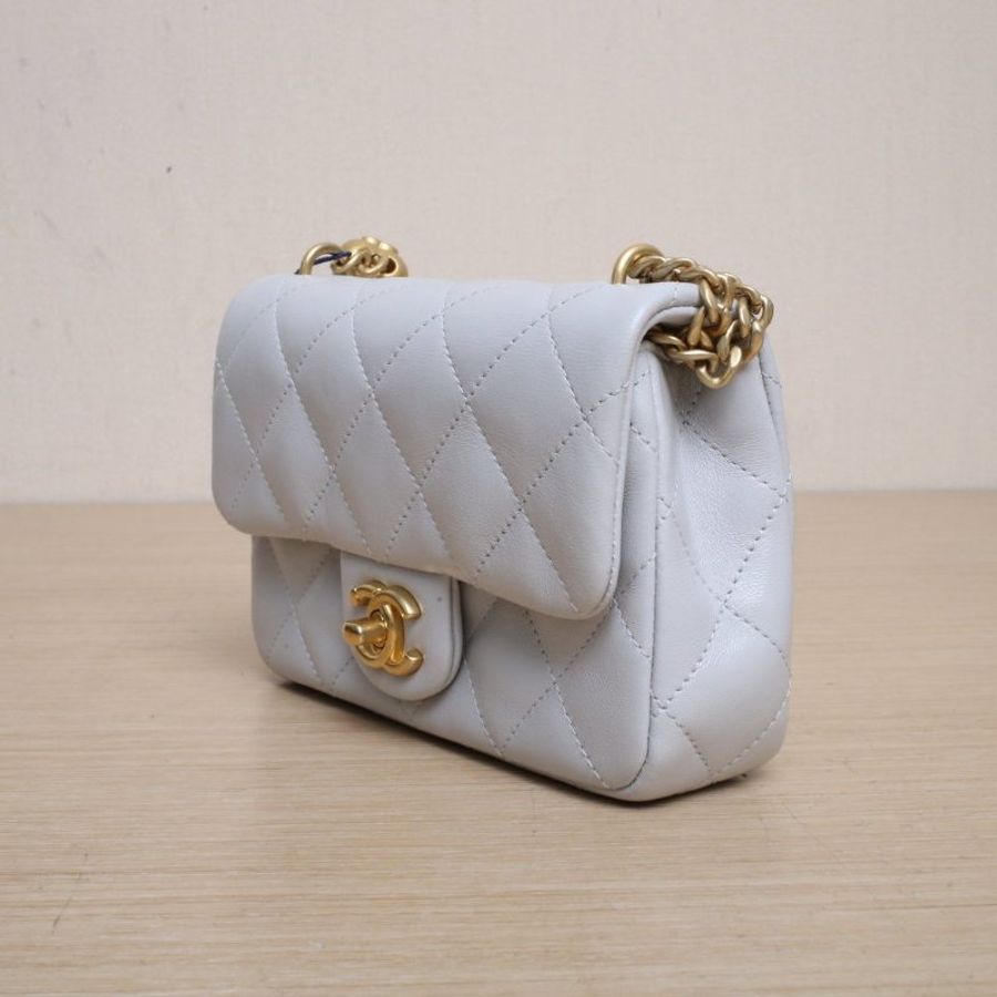 CHANEL 灰色羊皮晶片開金扣25CCF口蓋包19愛心金球肩帶肩背包-4