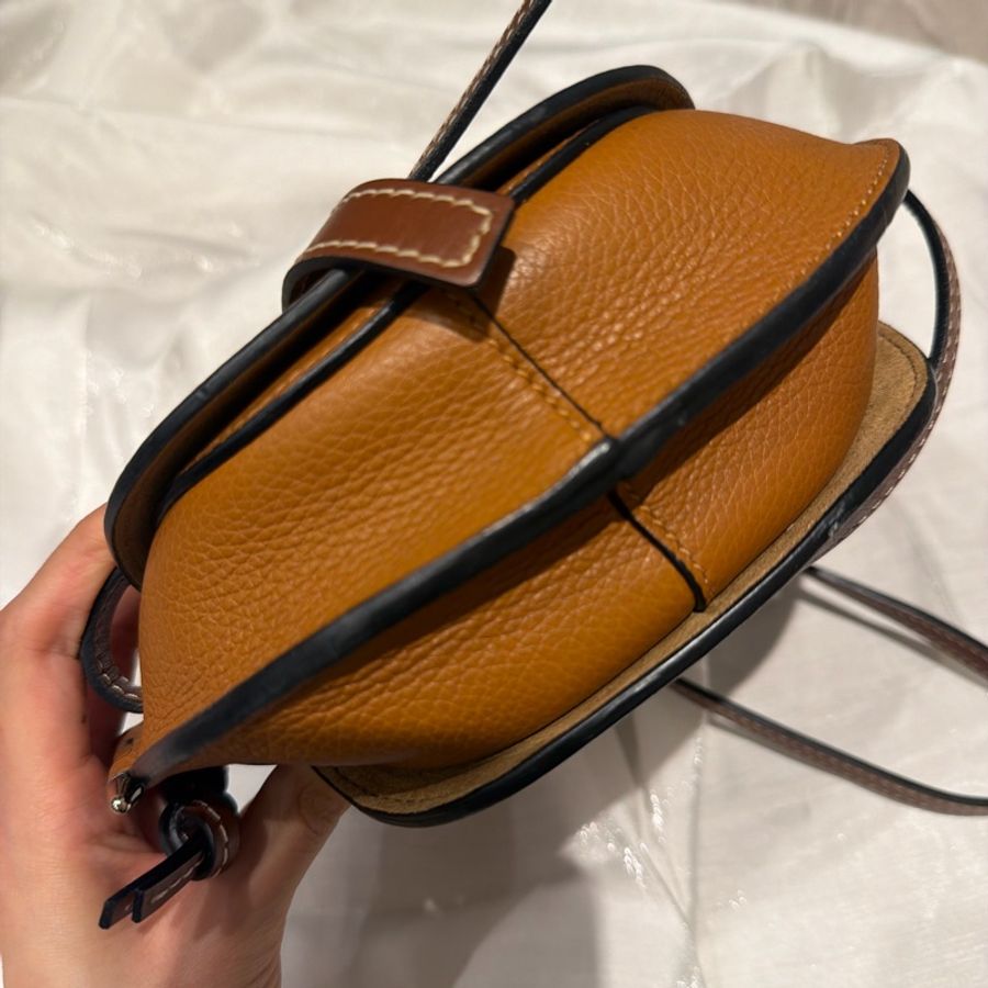 🎁loewe gate mini 細揹帶款✨經典焦糖棕✨細揹帶款-9