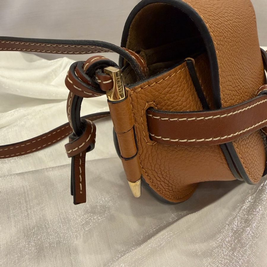 🎁loewe gate mini 細揹帶款✨經典焦糖棕✨細揹帶款-12