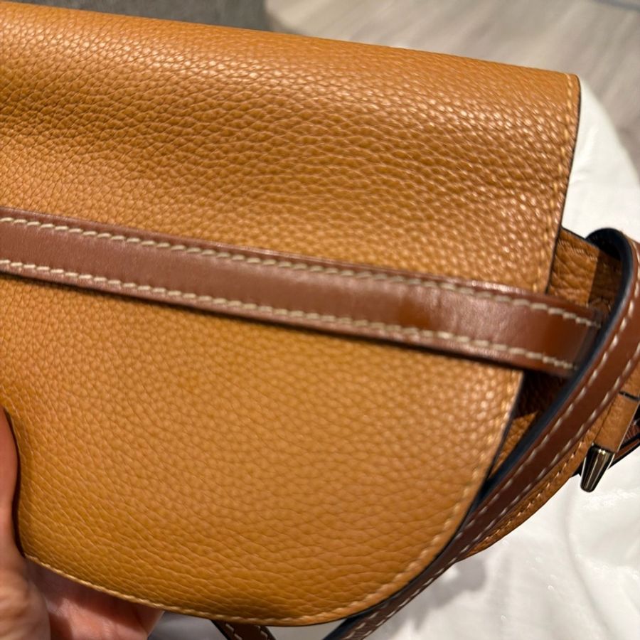 🎁loewe gate mini 細揹帶款✨經典焦糖棕✨細揹帶款-14