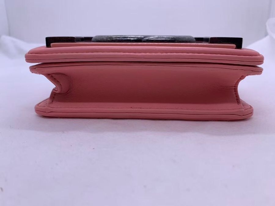 Chanel/香奈兒 粉色18開,做舊銀扣,鏈條肩帶,菱格紋,容量日常夠用-2