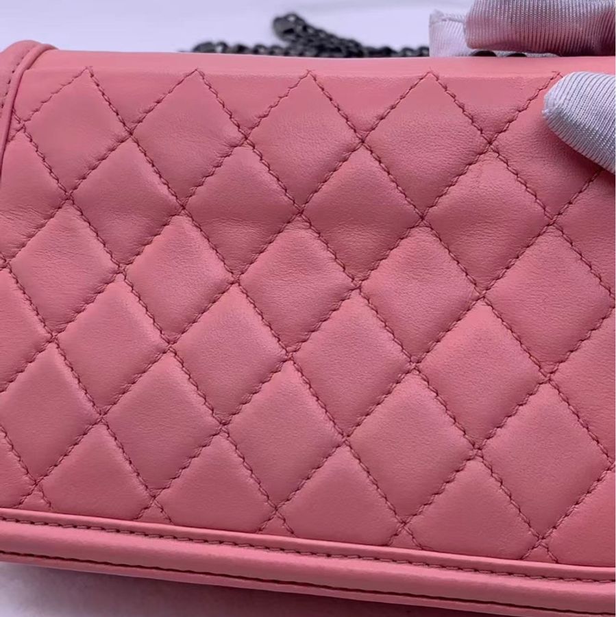 Chanel/香奈兒 粉色18開,做舊銀扣,鏈條肩帶,菱格紋,容量日常夠用-9