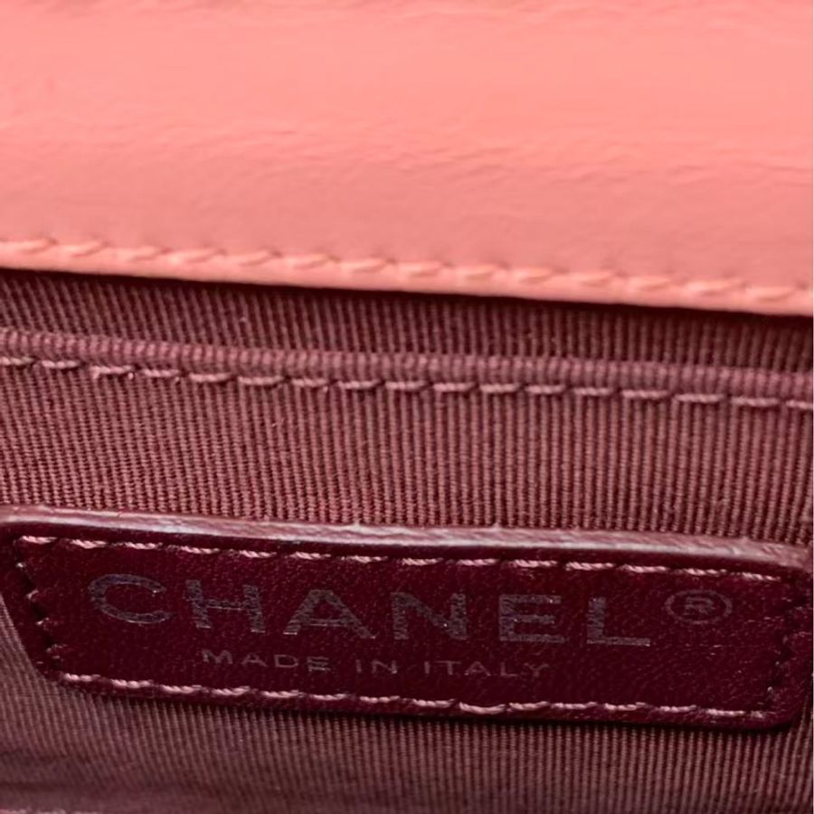 Chanel/香奈兒 粉色18開,做舊銀扣,鏈條肩帶,菱格紋,容量日常夠用-13