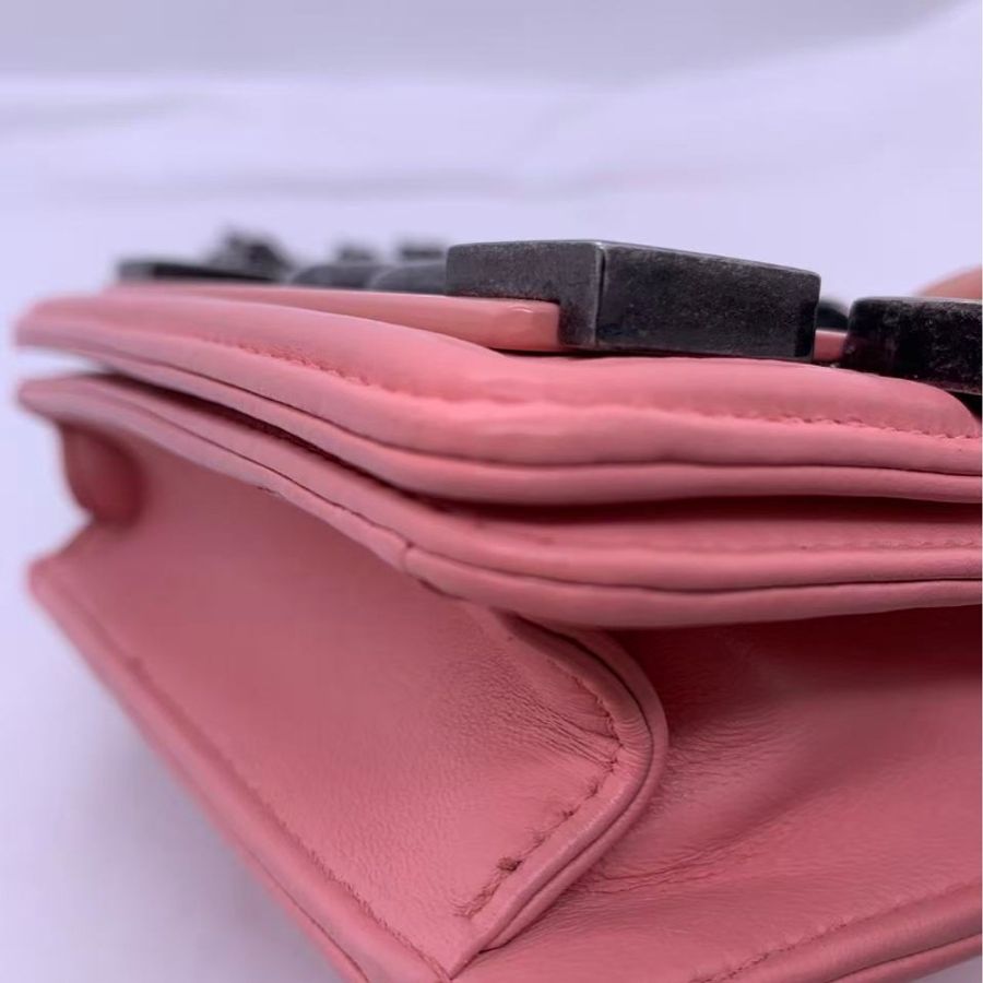 Chanel/香奈兒 粉色18開,做舊銀扣,鏈條肩帶,菱格紋,容量日常夠用-17