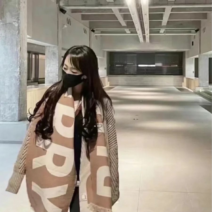 Burberry 字母雙色羊毛圍巾 咖米-5