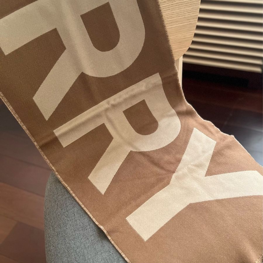 Burberry 字母雙色羊毛圍巾 咖米-9