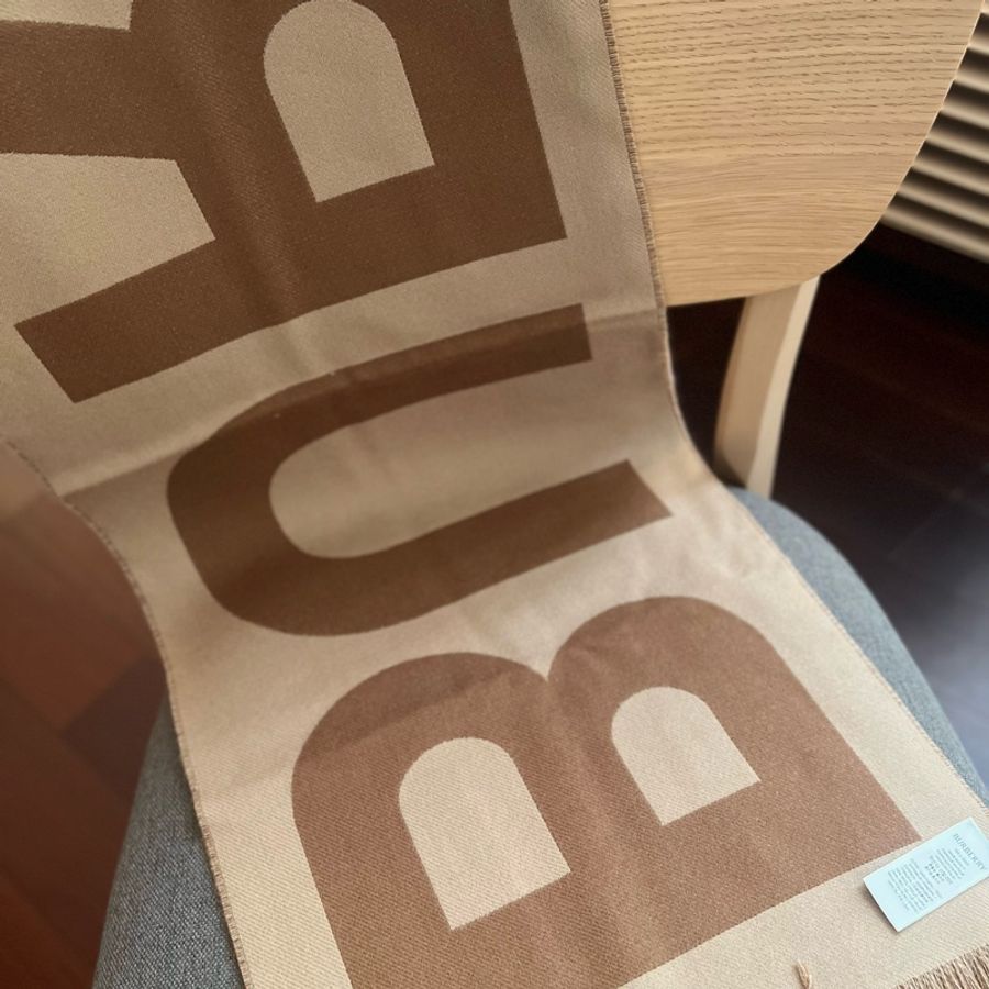 Burberry 字母雙色羊毛圍巾 咖米-13