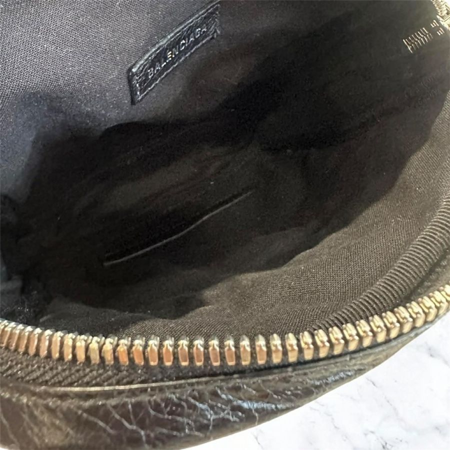 BALENCIAGA 羊皮 LECAGOLE 銀釦拉鍊斜背包-4