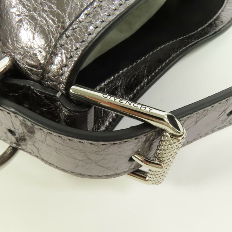 GIVENCHY 牛皮皮革Voyou MM銀扣肩背袋-7