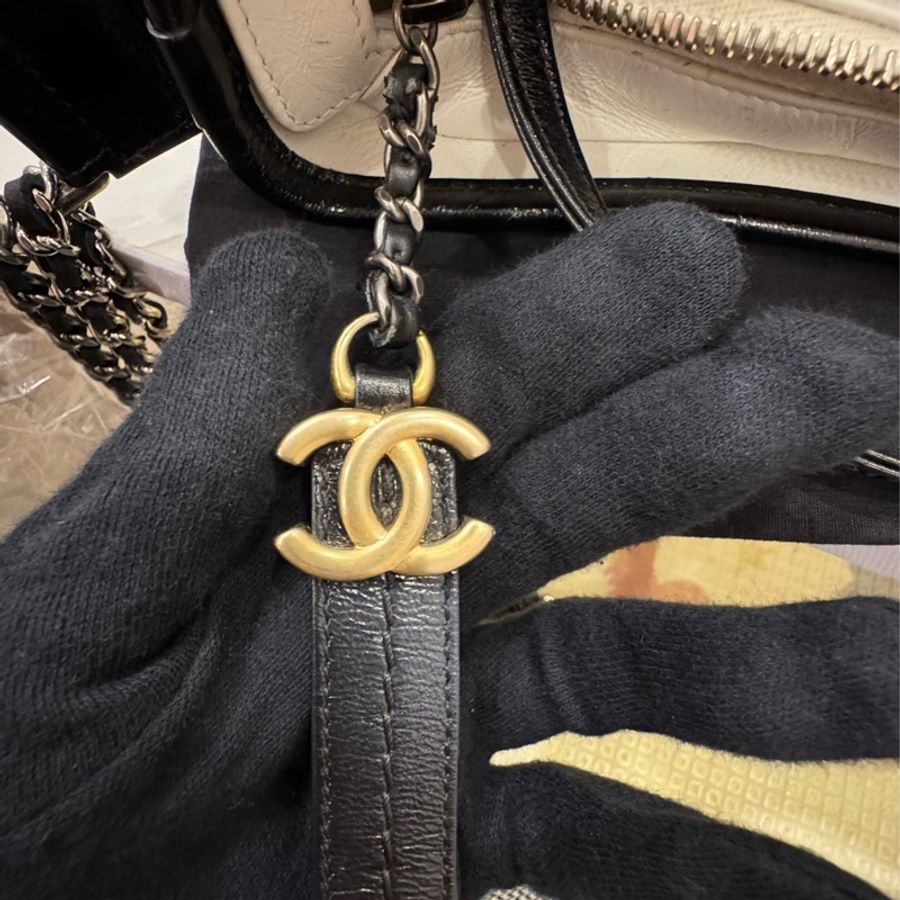 Chanel 黑白色流浪包(9成新)-9