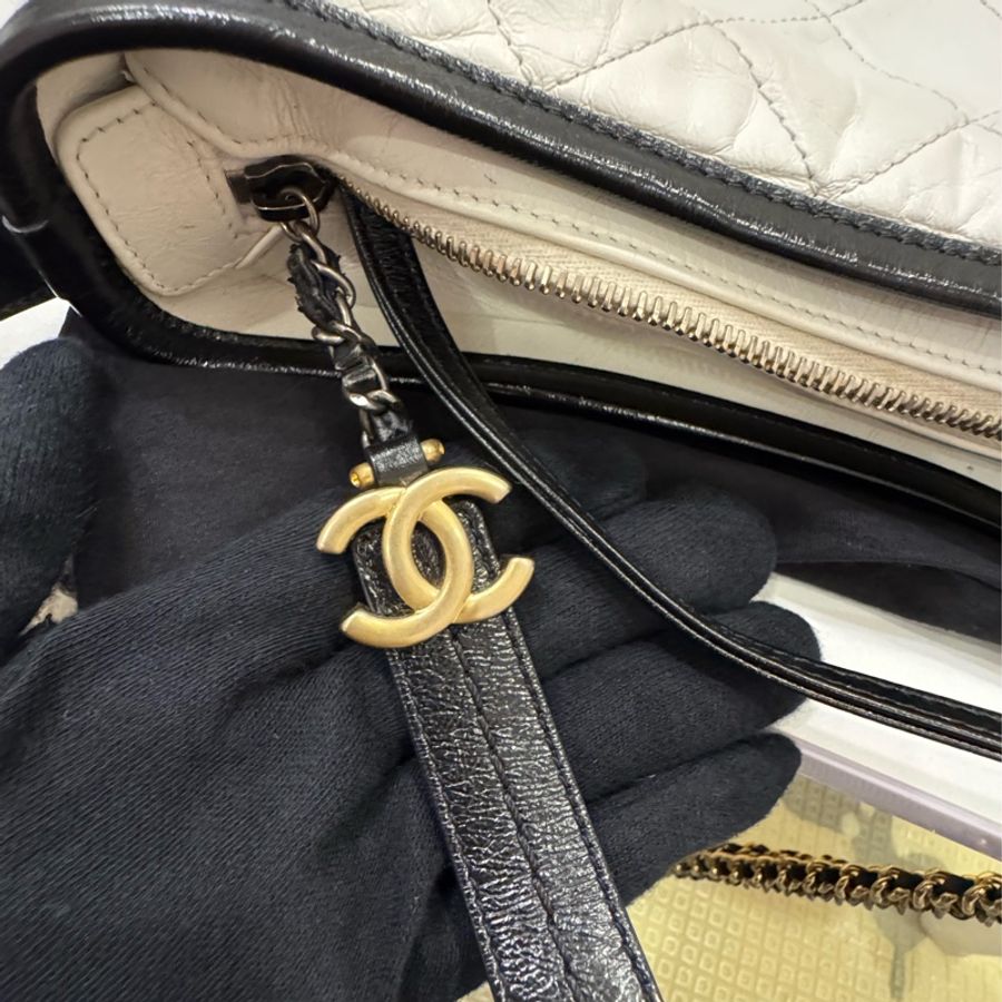 Chanel 黑白色流浪包(9成新)-14
