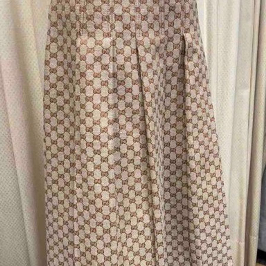 Gucci經典到不能再經典的老花logo A字裙-1