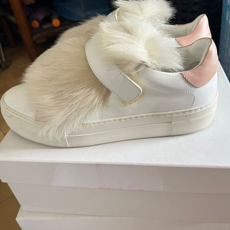 二手私物Moncler 毛毛小白鞋38號-1