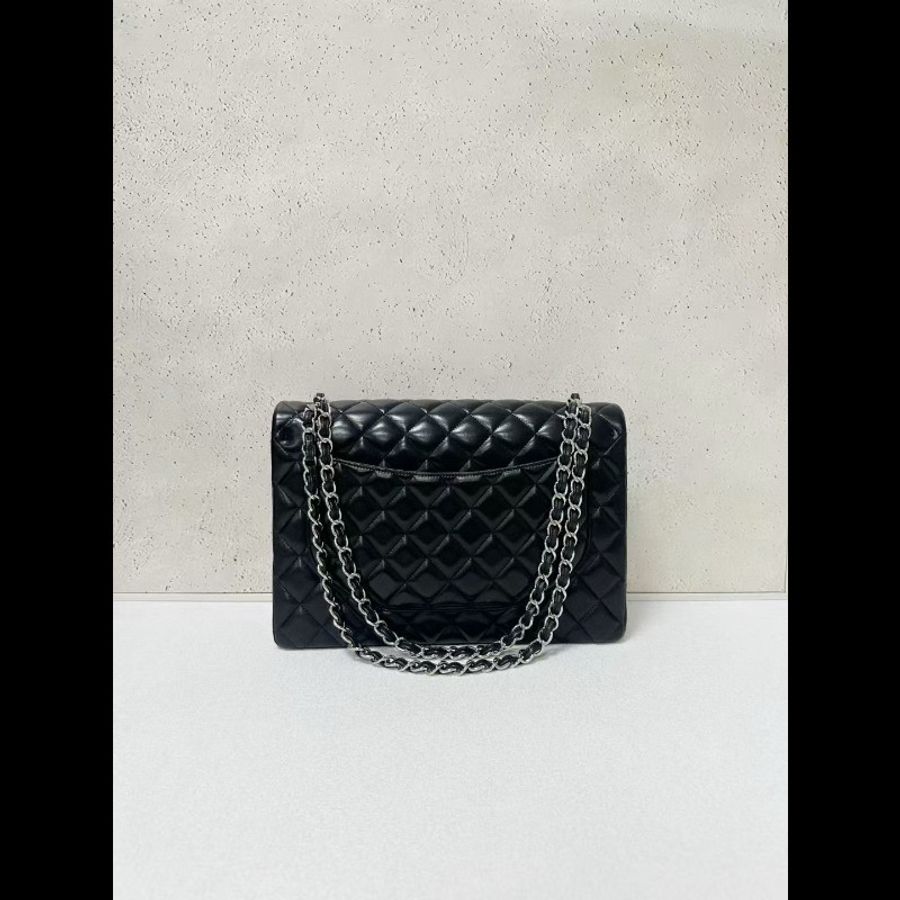 Chanel classic flap maxi jumbo-1