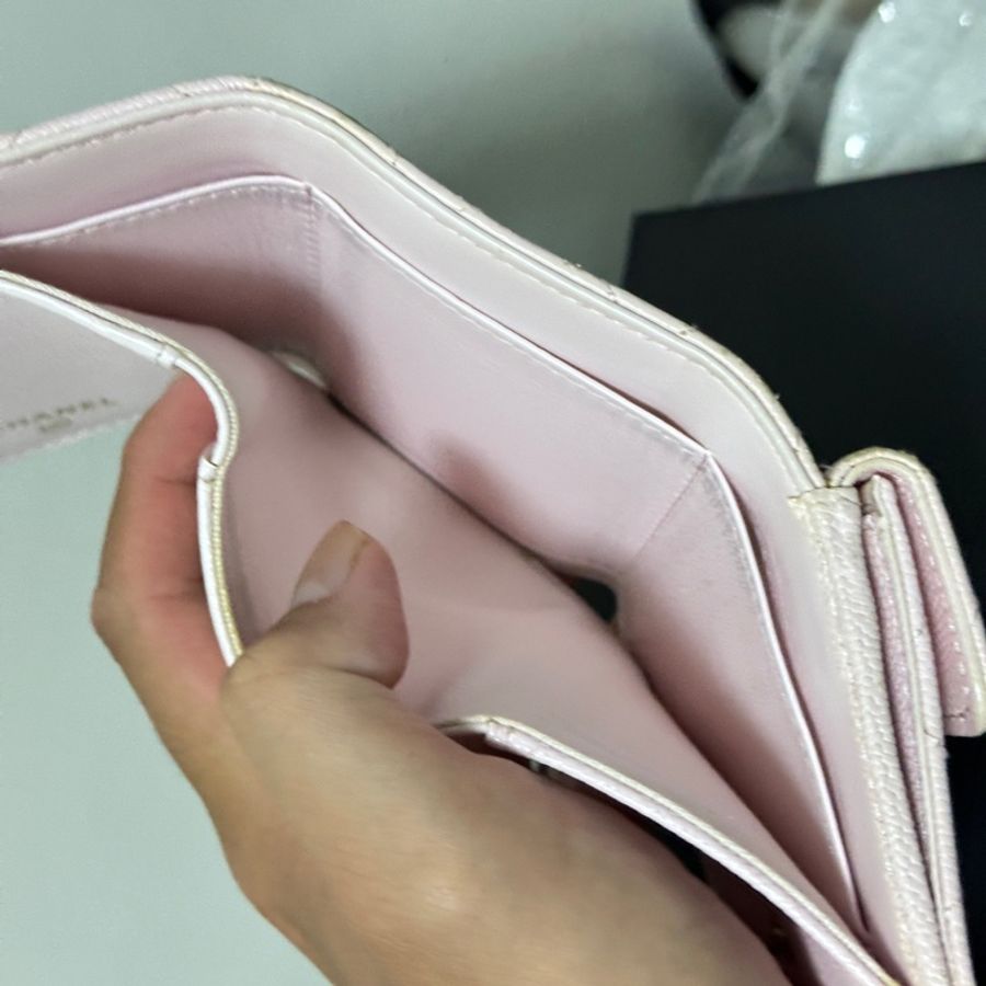 香奈兒Chanel CF櫻花粉金扣荔枝皮防刮三折短夾-6