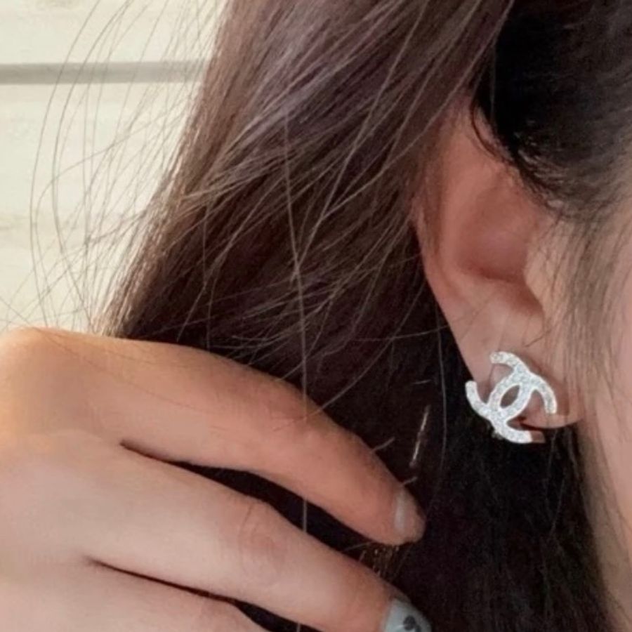 Chanel 經典銀色厚款水鑽耳環-4