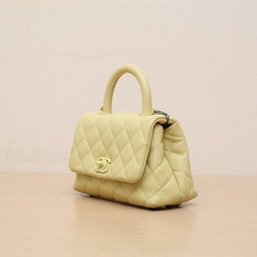 CHANEL CocoHandleMini19黃色荔枝牛皮30開黃扣肩背包-4