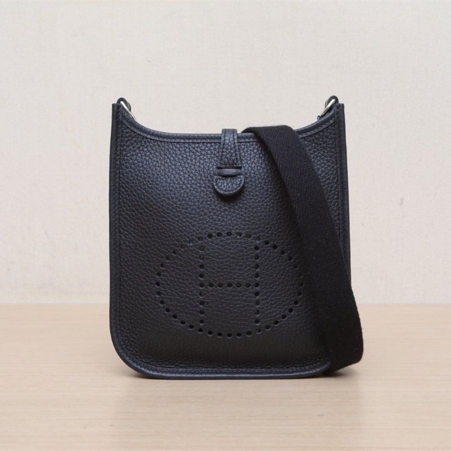 HERMES EvelyneMINI1689黑色TC皮W刻銀扣肩背包-1