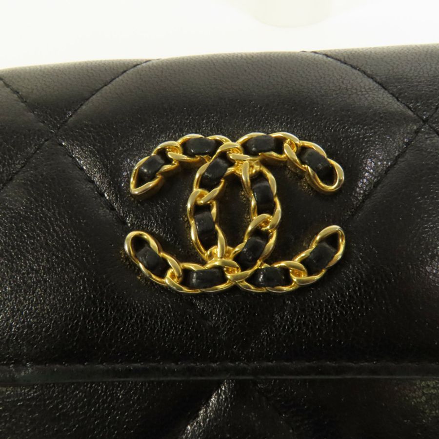 CHANEL 羊皮皮革C19 Wallet金扣錢包-6